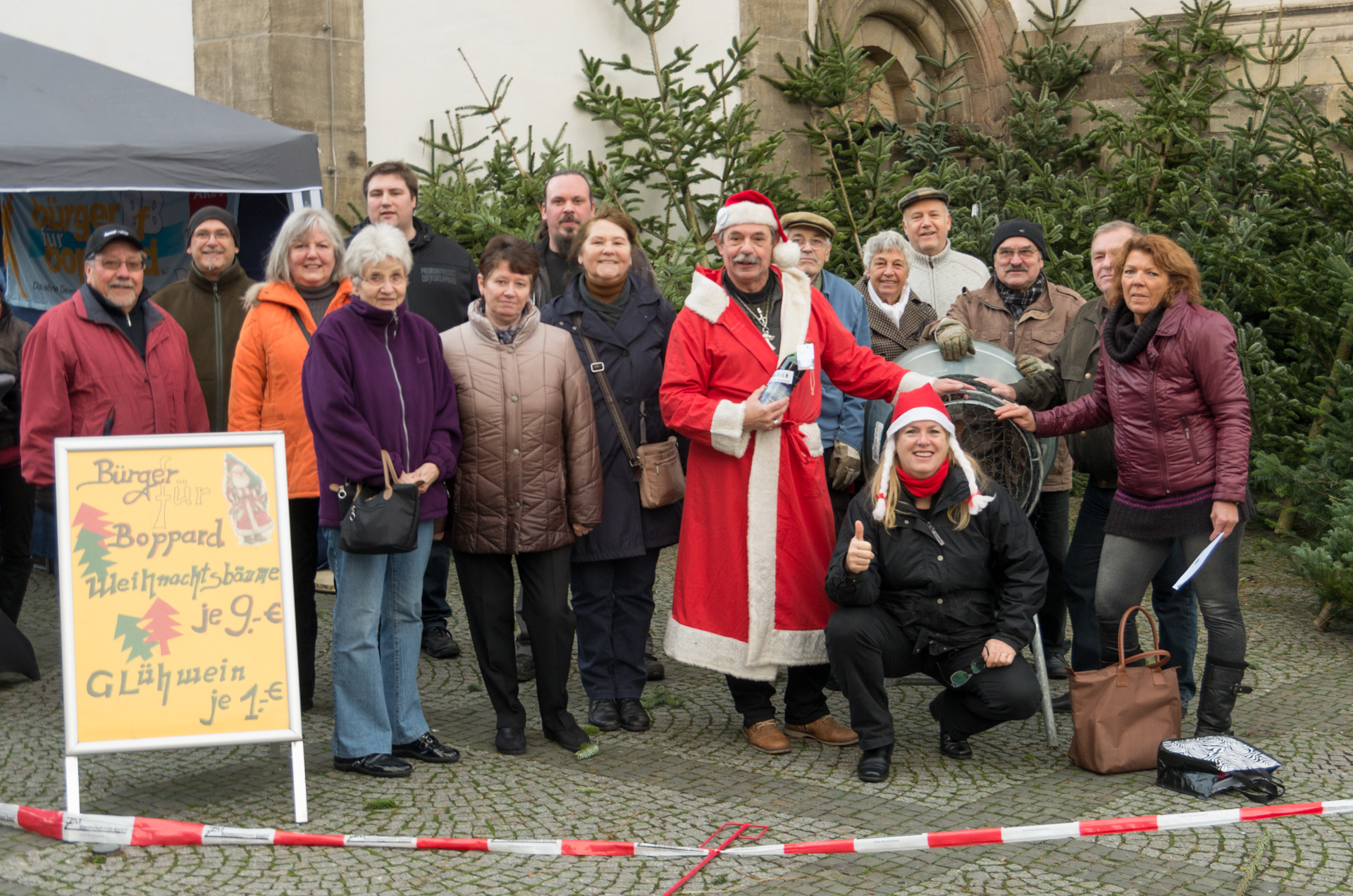 "Bürger für Boppard" bei ihrer großen Weihnachtsbaumaktion